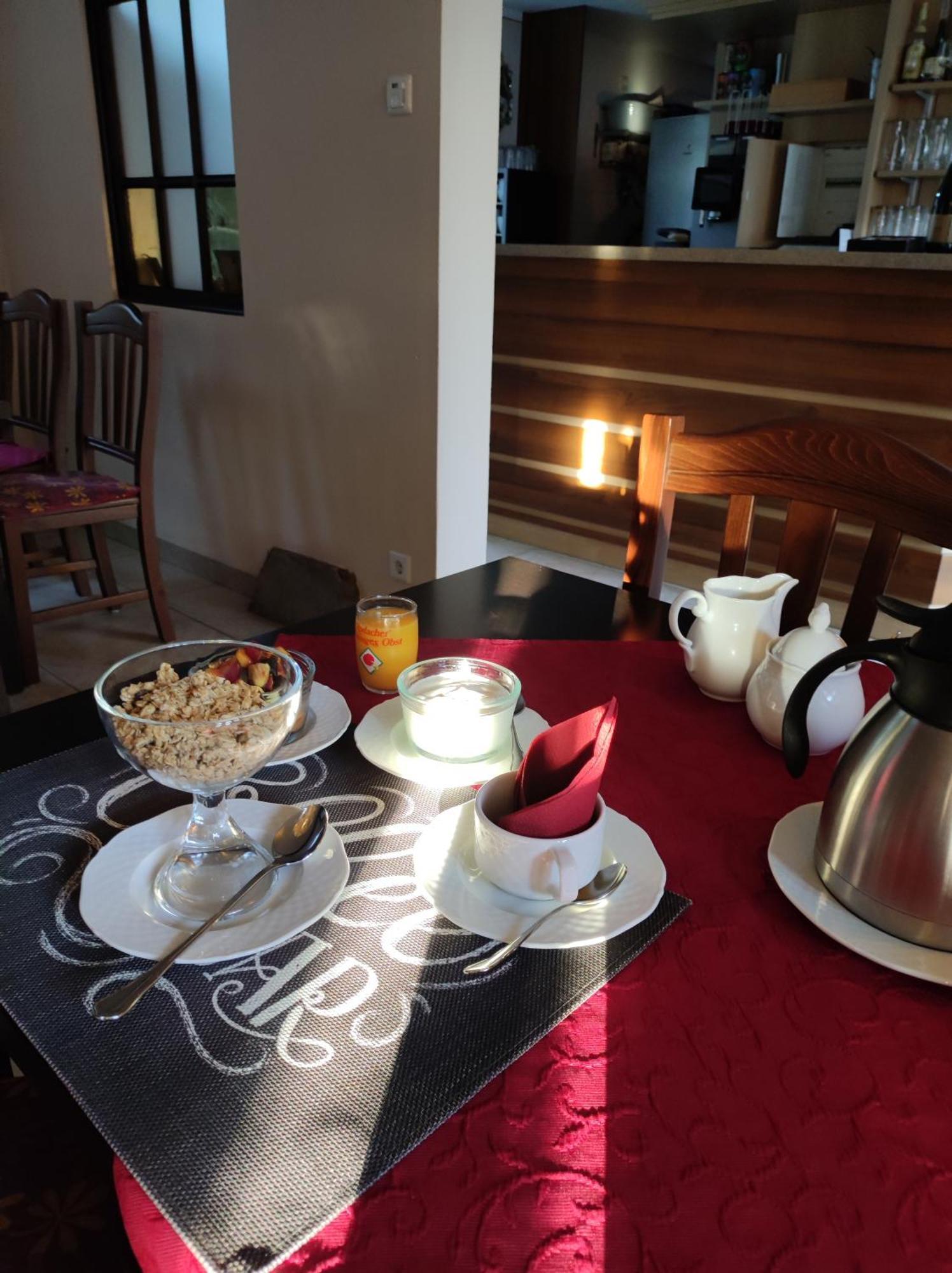 Cafe Im Hof- Bed & Breakfast Streufdorf Exteriör bild