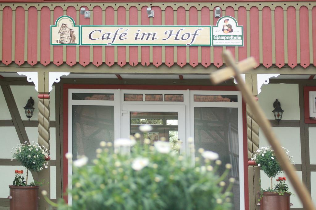 Cafe Im Hof- Bed & Breakfast Streufdorf Exteriör bild