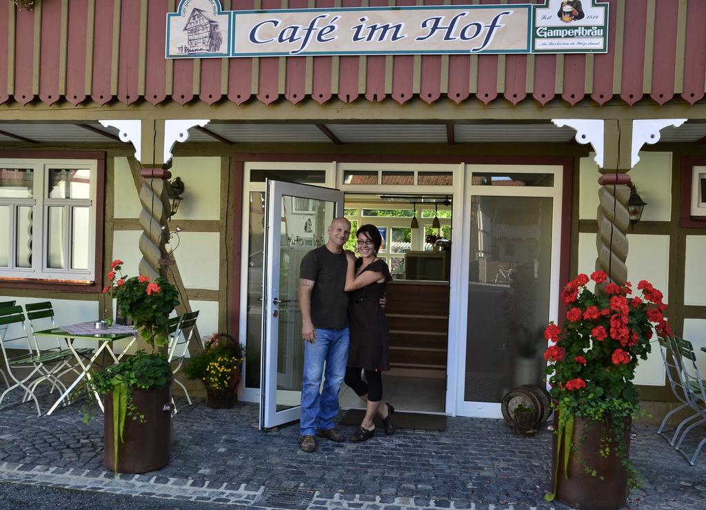Cafe Im Hof- Bed & Breakfast Streufdorf Exteriör bild