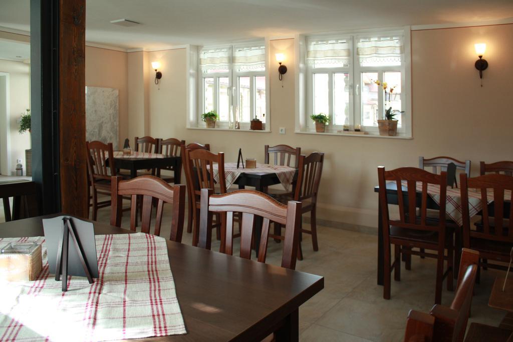Cafe Im Hof- Bed & Breakfast Streufdorf Exteriör bild
