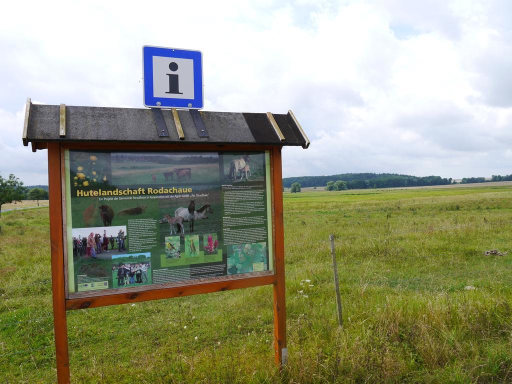 Cafe Im Hof- Bed & Breakfast Streufdorf Exteriör bild