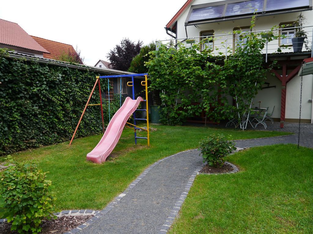 Cafe Im Hof- Bed & Breakfast Streufdorf Exteriör bild