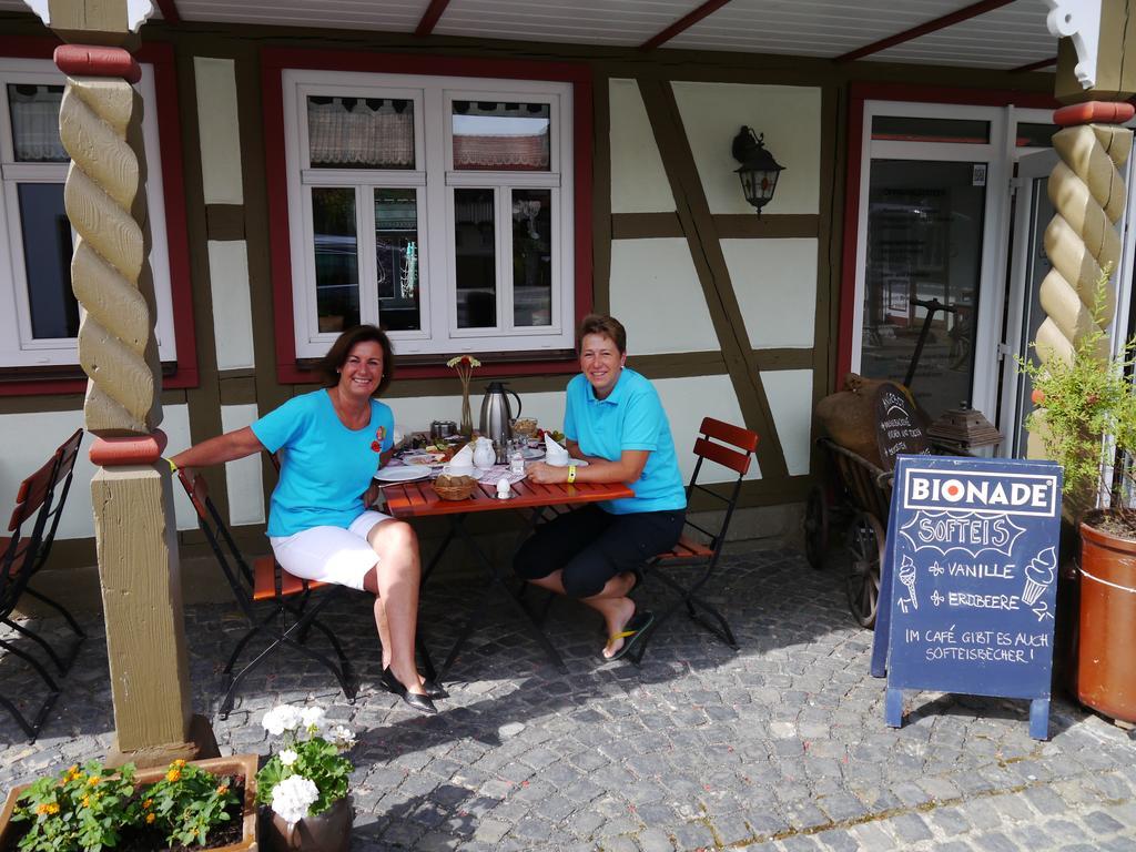 Cafe Im Hof- Bed & Breakfast Streufdorf Exteriör bild