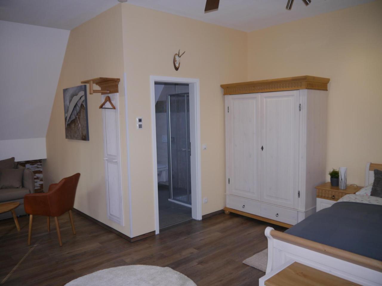 Cafe Im Hof- Bed & Breakfast Streufdorf Exteriör bild